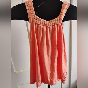 Old Navy Petite Small Rose Crochet Sleeveless top peach colored cinched bottom